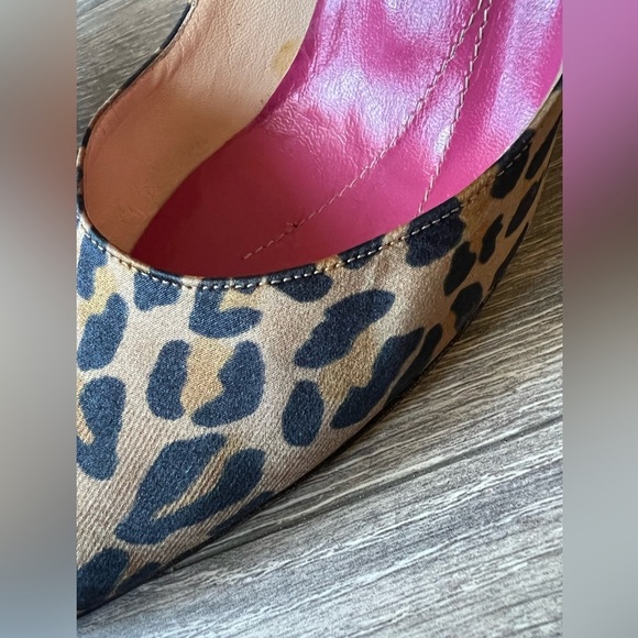 Kate spade satin cheetah leopard pointed toe pumps. Made in Italy. Size 7 - Picture 9 of 10